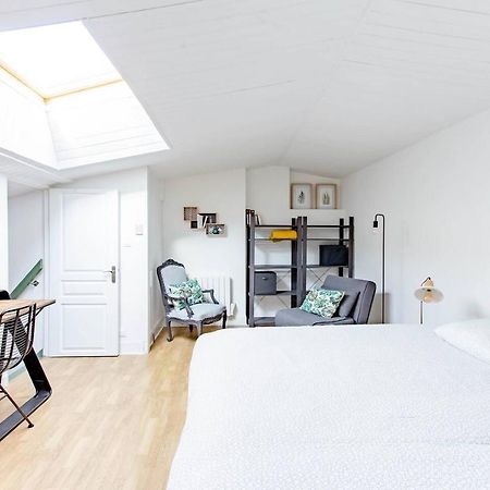 Superbe Duplex De 70M2 Avec 2 Chambres En Hyper Centre Au Calme Sur Cour Classe 3 Etoiles Avec Parking En Option La Rochelle  Buitenkant foto