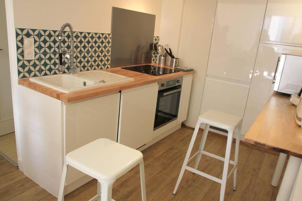 Superbe Duplex De 70M2 Avec 2 Chambres En Hyper Centre Au Calme Sur Cour Classe 3 Etoiles Avec Parking En Option La Rochelle  Buitenkant foto