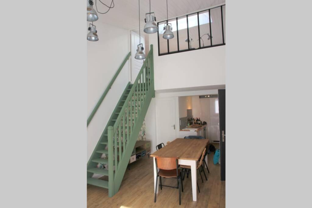 Superbe Duplex De 70M2 Avec 2 Chambres En Hyper Centre Au Calme Sur Cour Classe 3 Etoiles Avec Parking En Option La Rochelle  Buitenkant foto
