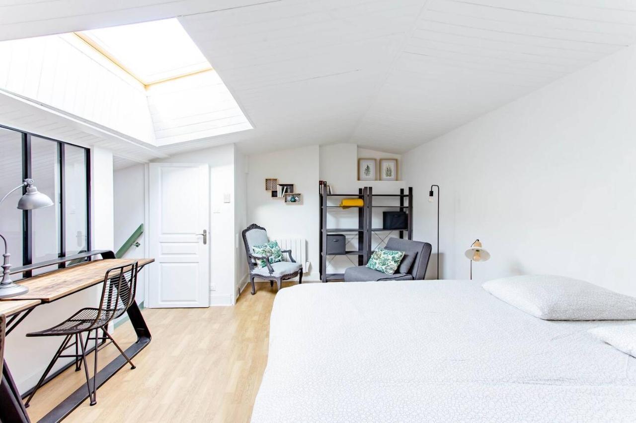 Superbe Duplex De 70M2 Avec 2 Chambres En Hyper Centre Au Calme Sur Cour Classe 3 Etoiles Avec Parking En Option La Rochelle  Buitenkant foto