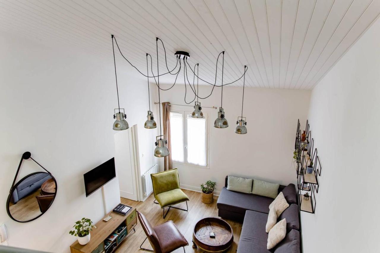 Superbe Duplex De 70M2 Avec 2 Chambres En Hyper Centre Au Calme Sur Cour Classe 3 Etoiles Avec Parking En Option La Rochelle  Buitenkant foto