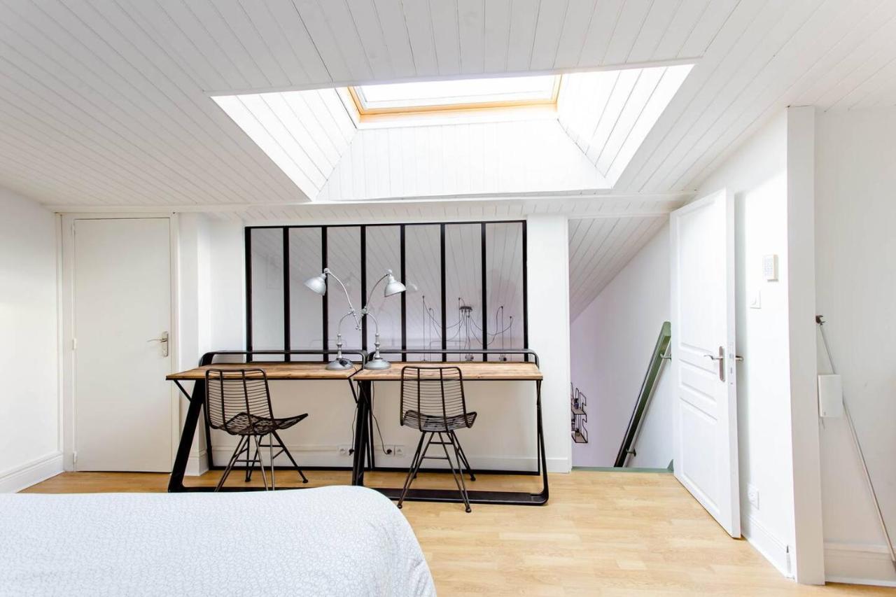 Superbe Duplex De 70M2 Avec 2 Chambres En Hyper Centre Au Calme Sur Cour Classe 3 Etoiles Avec Parking En Option La Rochelle  Buitenkant foto
