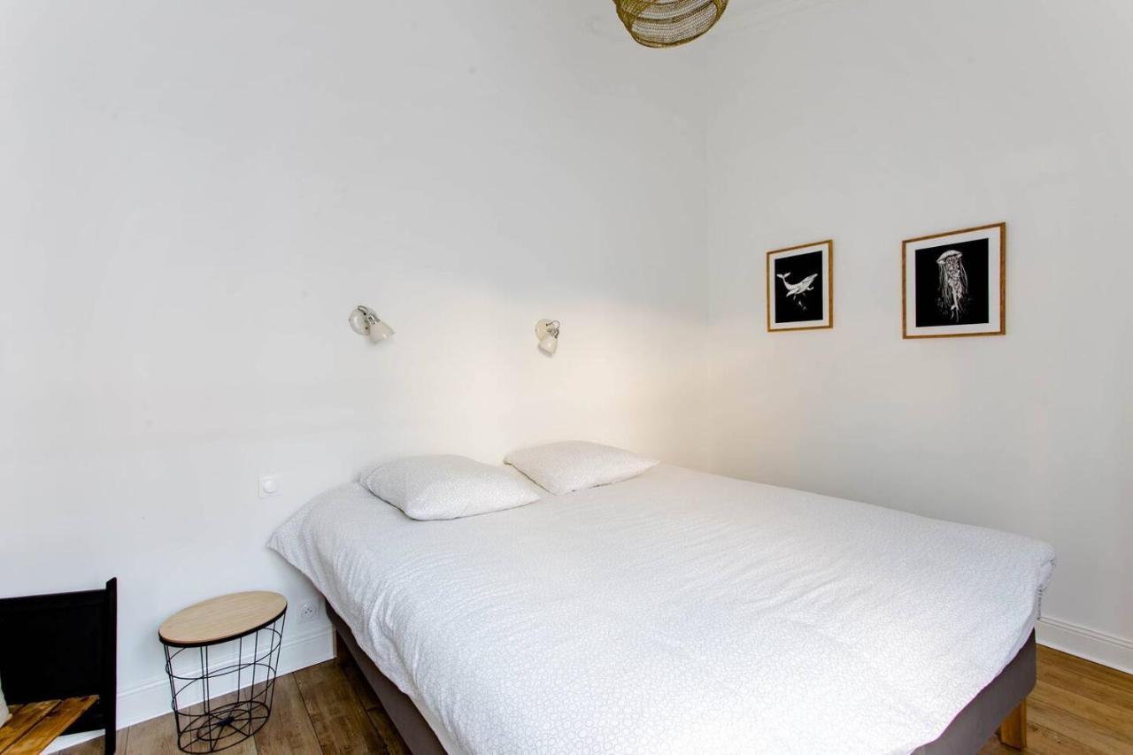 Superbe Duplex De 70M2 Avec 2 Chambres En Hyper Centre Au Calme Sur Cour Classe 3 Etoiles Avec Parking En Option La Rochelle  Buitenkant foto